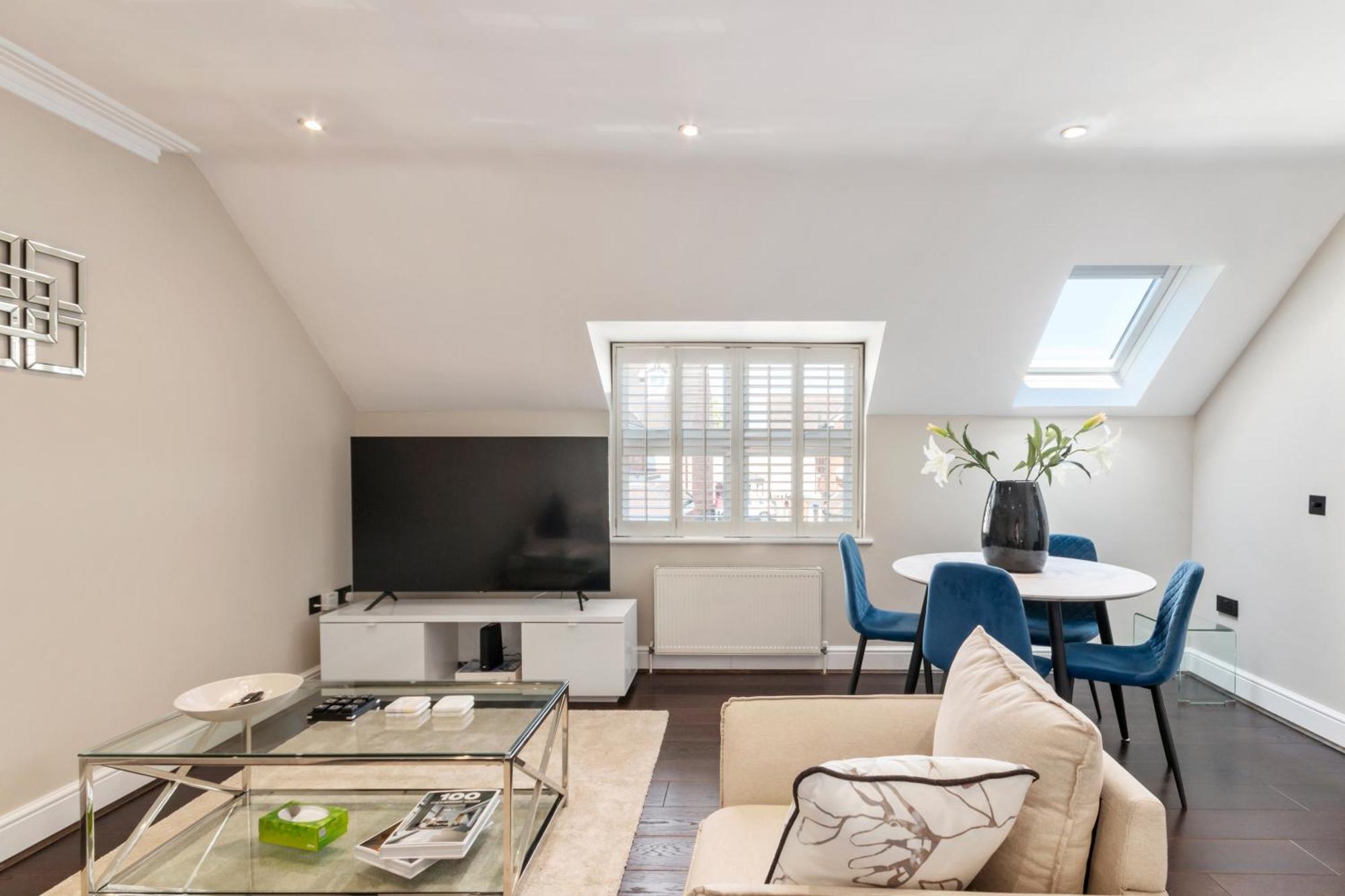 Weybridge - 2 Bed - Parking Apartment Exterior photo